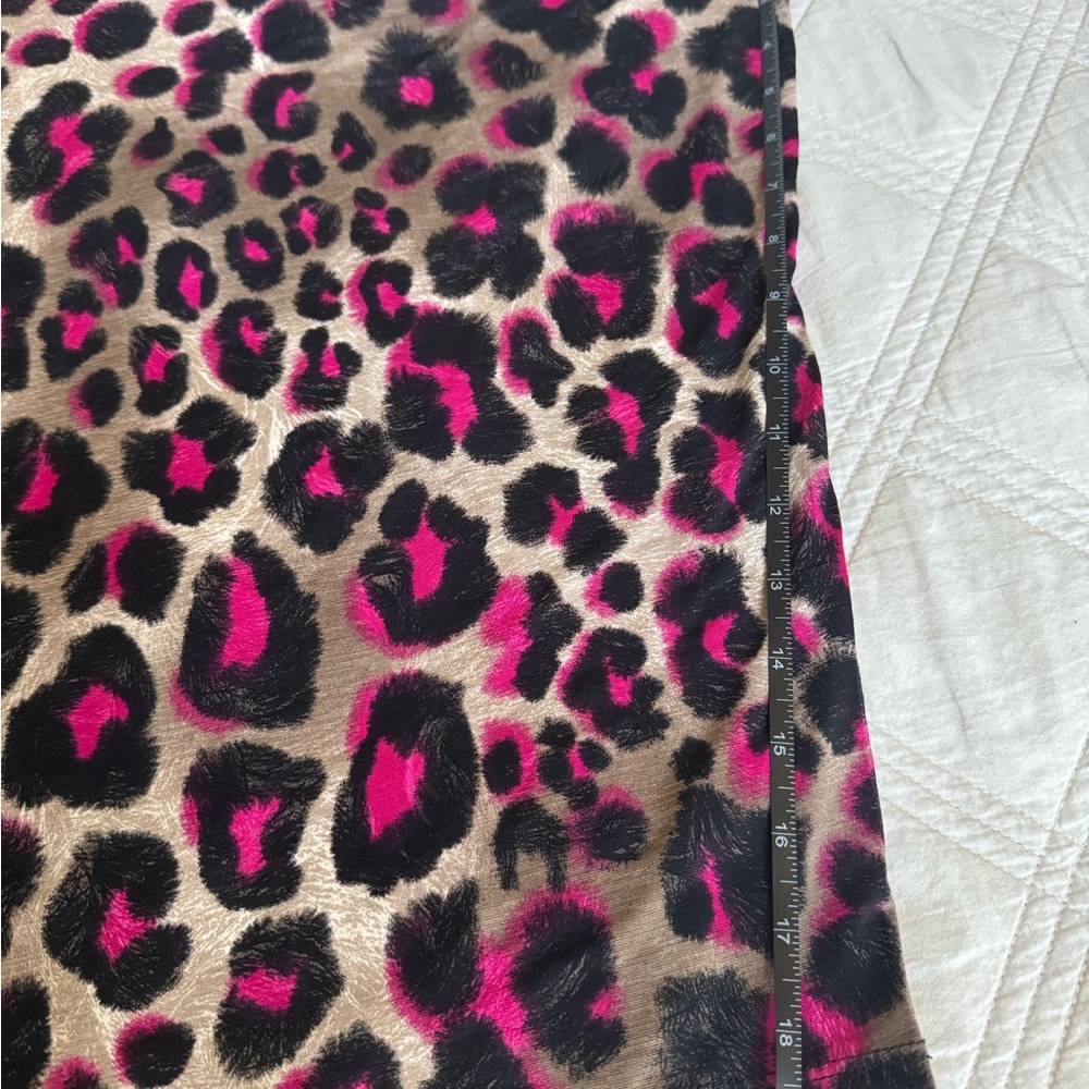 💗Gorgeous Dear Scarlett Mocha Magenta Leopard print dolman style blouse🤎 - Picture 9 of 10